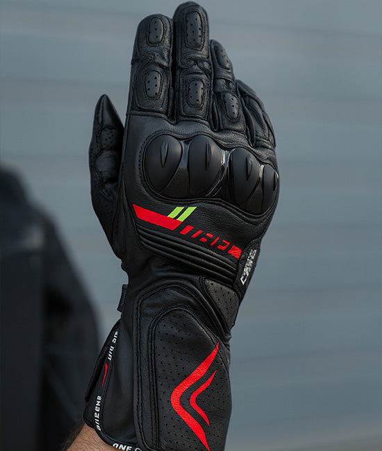 Riding Gloves Built for Precision, Grip, and Total Control